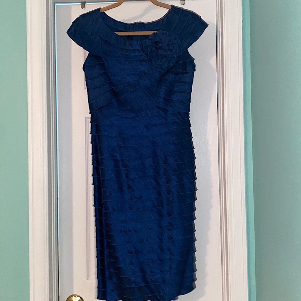 Adrianna Papell size 6 navy blue tiered cocktail dress